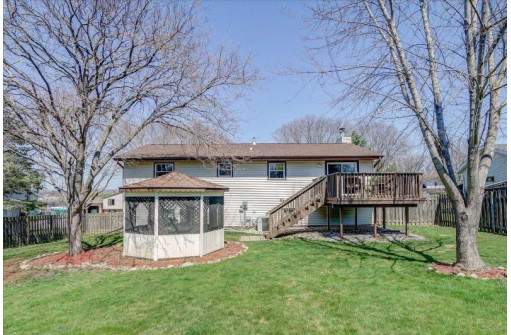 829 Liberty Dr, DeForest, WI 53532