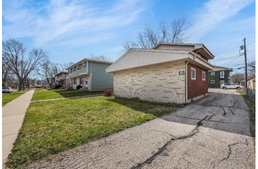 2837 Coolidge St, Madison, WI 53704