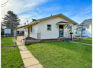 727 N Michigan St Prairie Du Chien, WI 53821