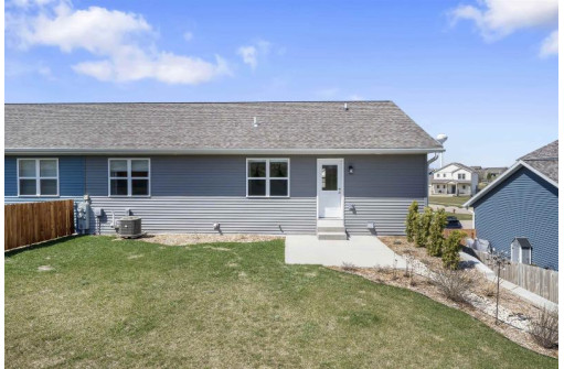 1915 Eggum Rd, Mount Horeb, WI 53572