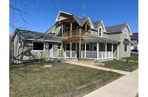 209 W Edgewater St, Cambria, WI 53923