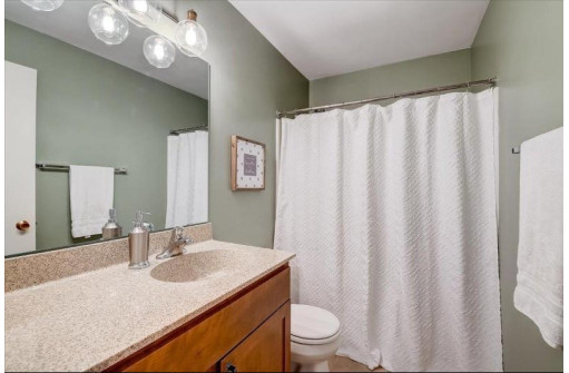 2 Captains Ct 3, Madison, WI 53719