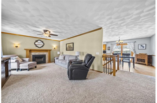 1014 Monteray Ln, Waunakee, WI 53597