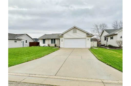 3810 Pintail Dr, Janesville, WI 53546