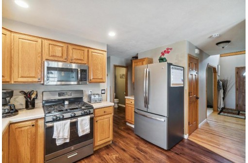 1725 Frawley Dr, Sun Prairie, WI 53590