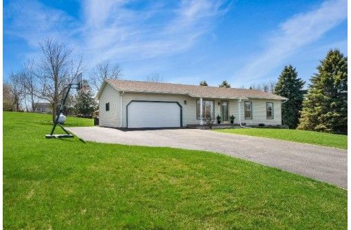 1055 Glenway Rd, Oregon, WI 53575