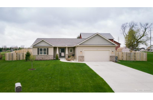 502 Windstone Ct, Watertown, WI 53094