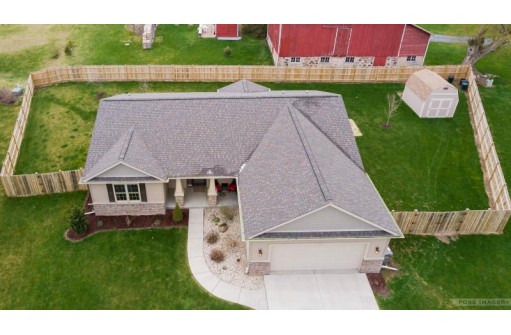 502 Windstone Ct, Watertown, WI 53094