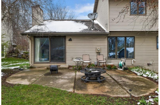 7121 Gladstone Dr, Madison, WI 53719