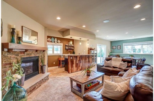 1302 Colton Ct, Waunakee, WI 53597