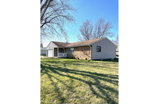 2004 W Burbank Ave, Janesville, WI 53546