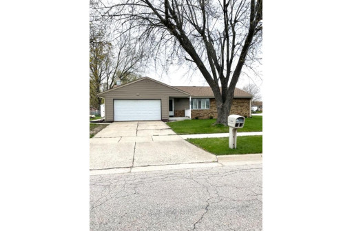 2004 W Burbank Ave, Janesville, WI 53546