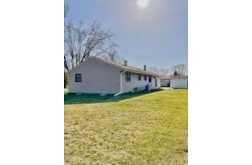 2004 W Burbank Ave, Janesville, WI 53546