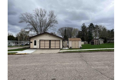 515 Badger Dr, Baraboo, WI 53913