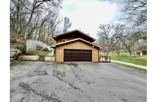 2420 Summit Dr, Janesville, WI 53548