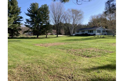 N1520 Schneider Ln, Fort Atkinson, WI 53538