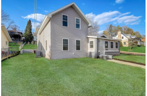 1201 W Conant St, Portage, WI 53901