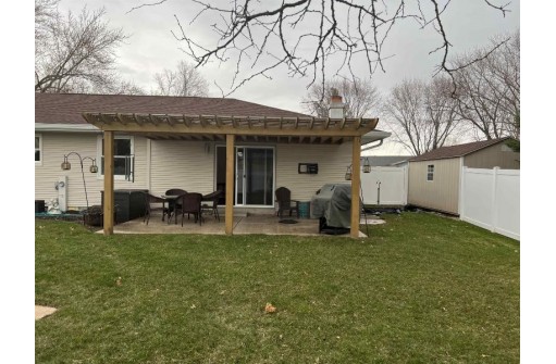 142 Yorkshire Ln, Janesville, WI 53546