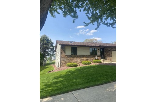 317 6th St A, Monroe, WI 53566-1046