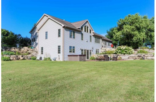 N5959 Cass Ct, Green Lake, WI 54941