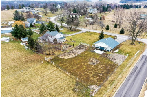 3696 Saddle Ridge Rd, Deerfield, WI 53531-9675