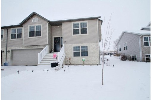 120 Community Dr, Fall River, WI 53932