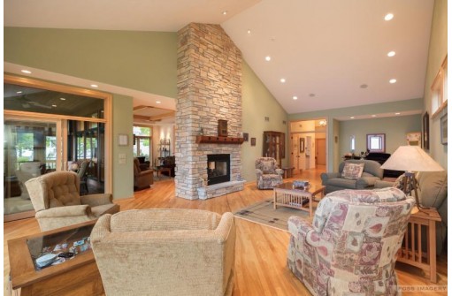 2279 Williams Point Dr, Stoughton, WI 53589