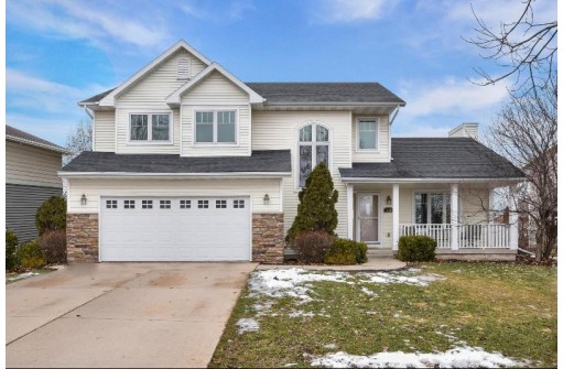 608 Valley View Dr, Stoughton, WI 53589