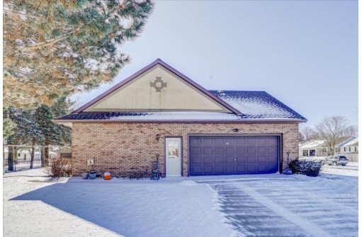 1000 Eric Ln, Waunakee, WI 53597