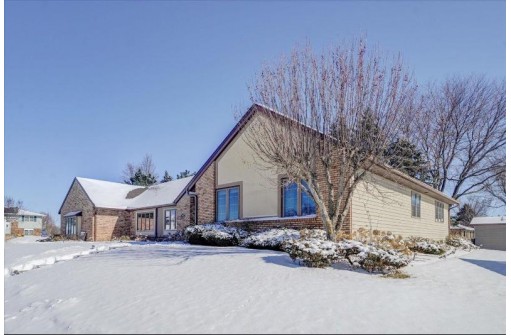 1000 Eric Ln, Waunakee, WI 53597