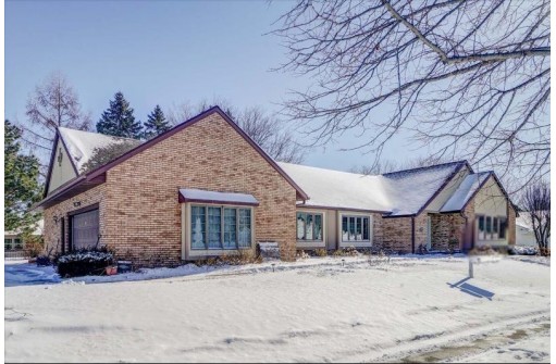 1000 Eric Ln, Waunakee, WI 53597