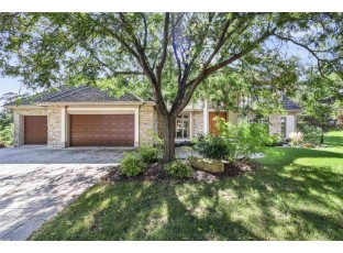6 Coyote Ct Madison, WI 53717
