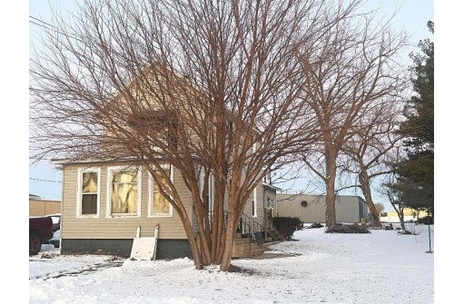 915 De Clark St, Beaver Dam, WI 53916