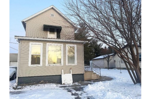 915 De Clark St, Beaver Dam, WI 53916