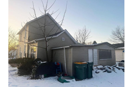 915 De Clark St, Beaver Dam, WI 53916