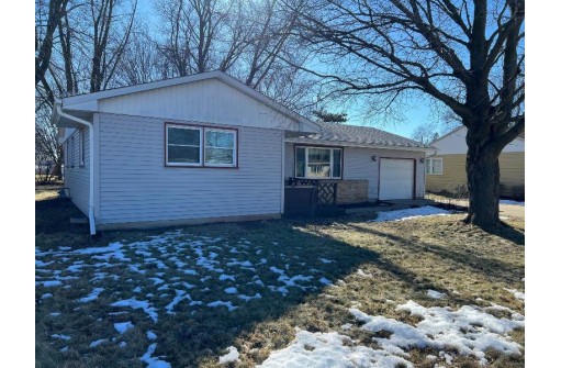 211 Edison Ave, Janesville, WI 53546