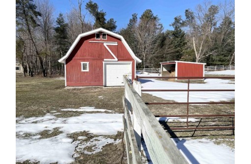 W7516 Klempay Rd, Mauston, WI 53948