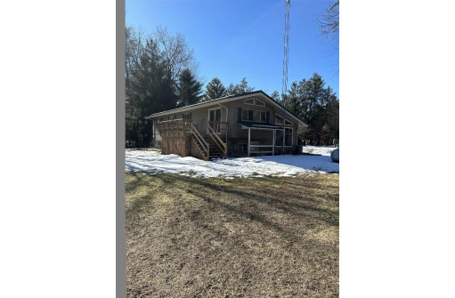 W7516 Klempay Rd, Mauston, WI 53948