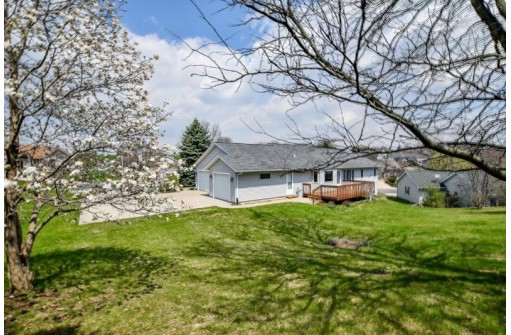 1205 Green Valley Rd, Mount Horeb, WI 53572