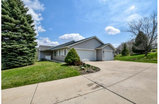 1205 Green Valley Rd, Mount Horeb, WI 53572