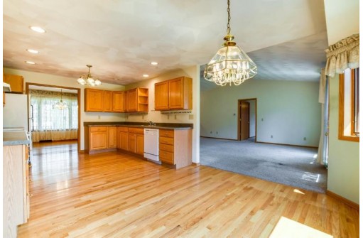 1205 Green Valley Rd, Mount Horeb, WI 53572