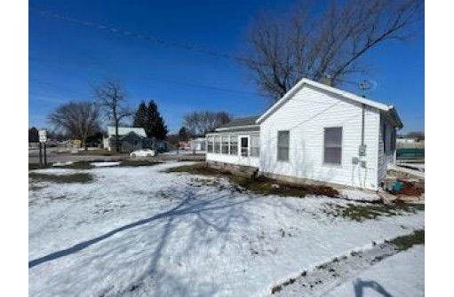 307 E State St, Fox Lake, WI 53933