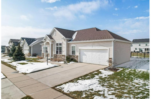 850 Shooting Star Cir, DeForest, WI 53532