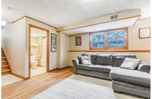 606 Diving Hawk Tr, Madison, WI 53713