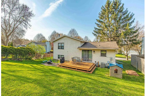 606 Diving Hawk Tr, Madison, WI 53713