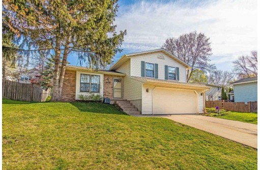 606 Diving Hawk Tr, Madison, WI 53713