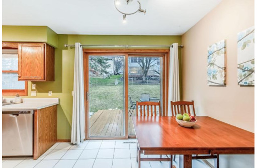 606 Diving Hawk Tr, Madison, WI 53713