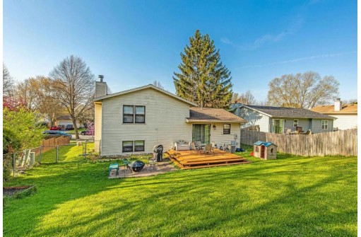 606 Diving Hawk Tr, Madison, WI 53713