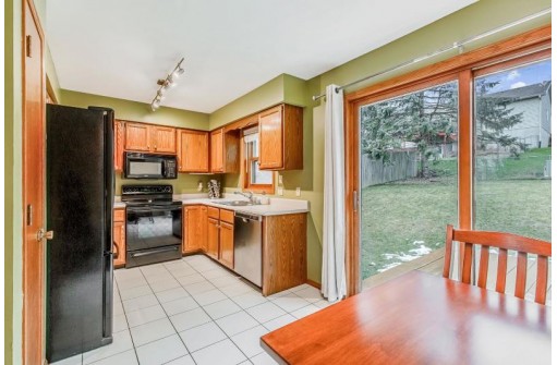 606 Diving Hawk Tr, Madison, WI 53713