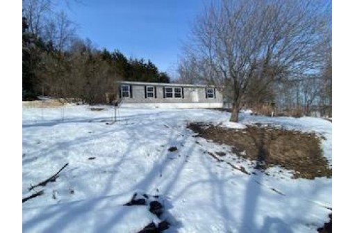 28574 Northland Ave, Elroy, WI 53929